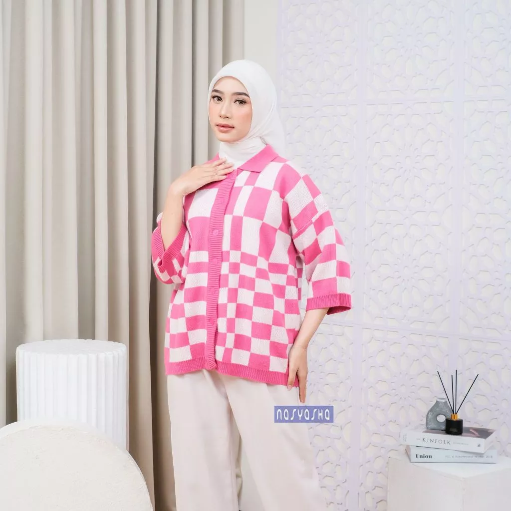 Nasyasha - Fuji Cardigan Kancing Motif Kotak Cardi Oversize Knitwear Outfit